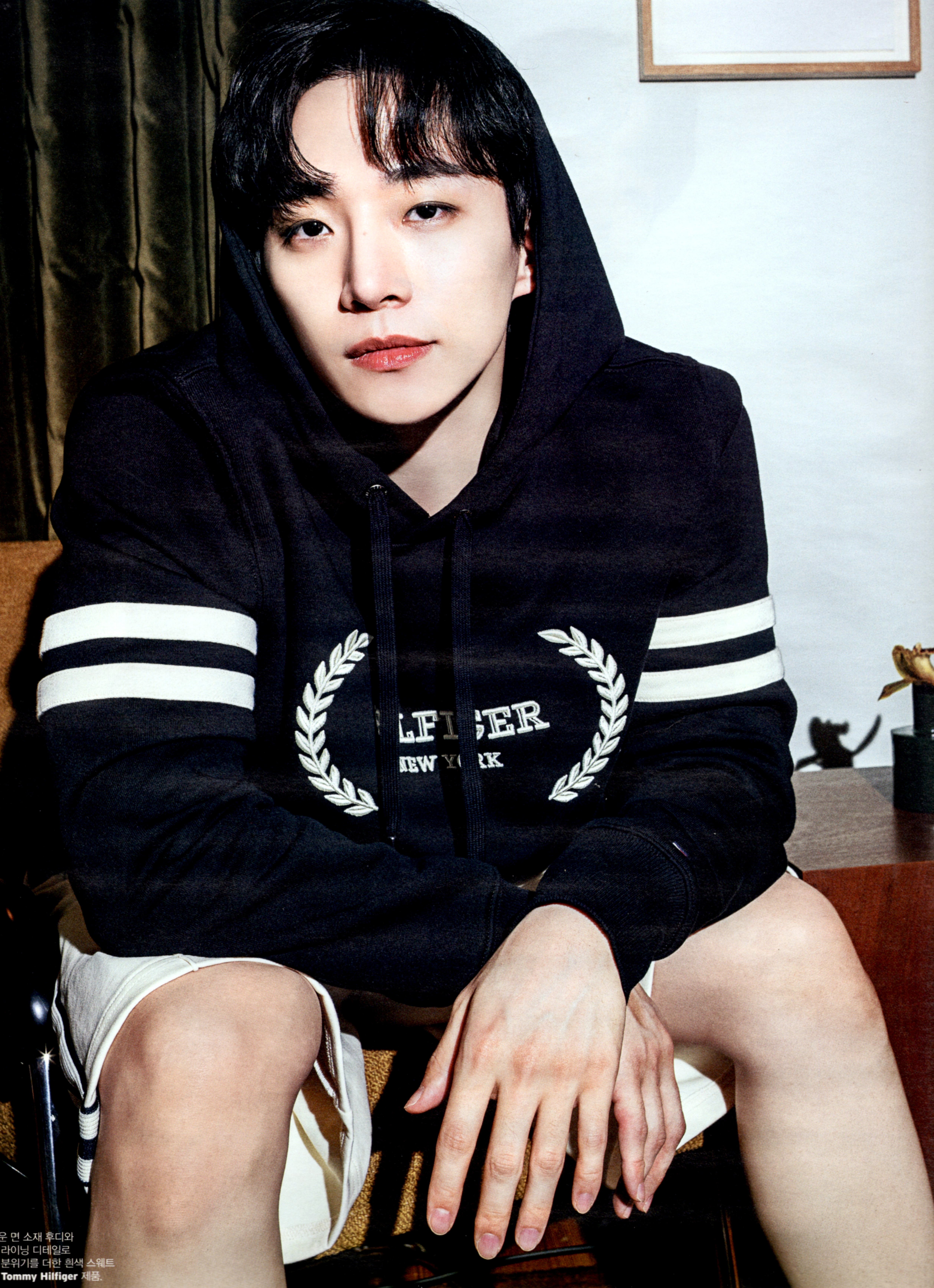 レア‼️ JUNHO THE Moment フーディ Lee Junho – 2024 April Issue – W Korea Magazine Article – NYC